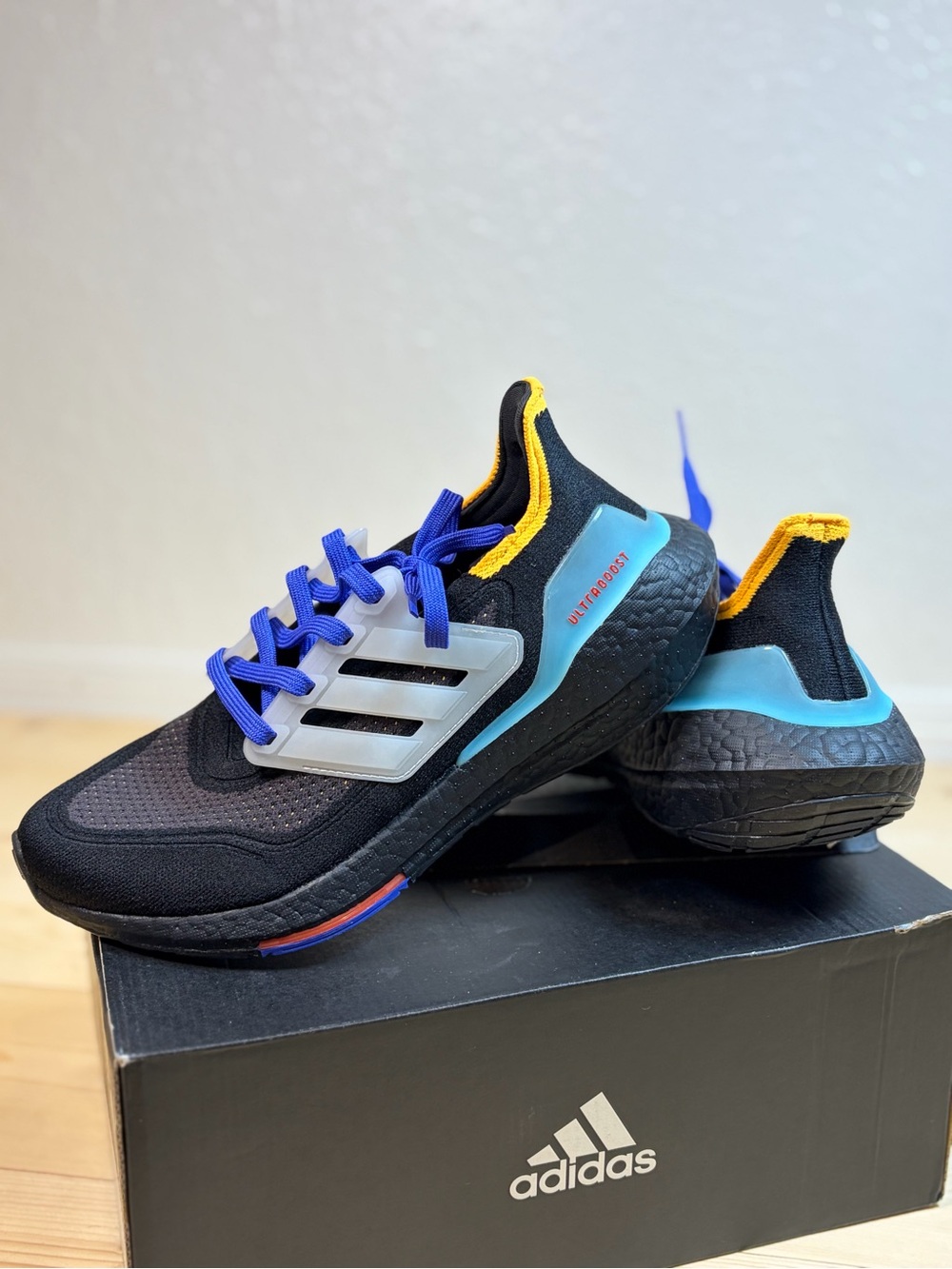 Adidas Ultraboost 21 J Unisex Running Sneaker Black/Blue/Yellow Size 6.5 GX2561